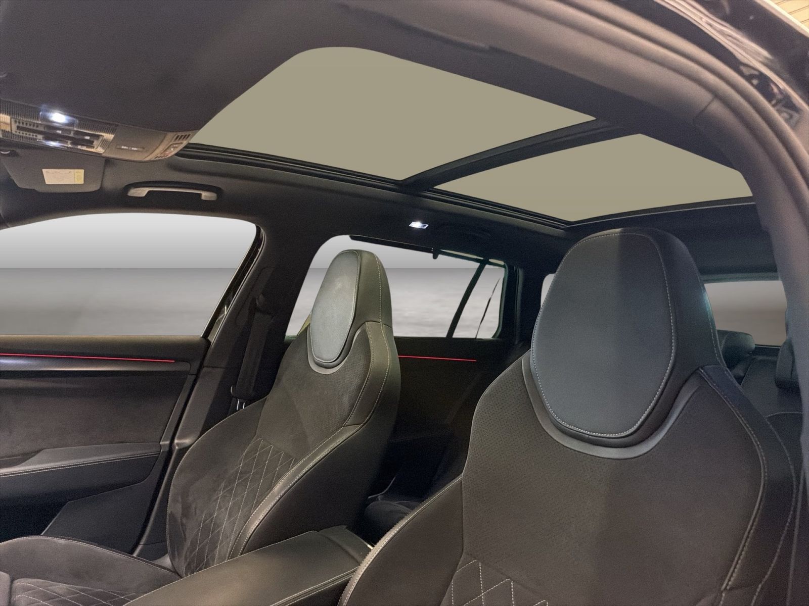 Fahrzeugabbildung SKODA Superb Combi 1.4 TSI Sportline iV AHK|Pano|SD|LM