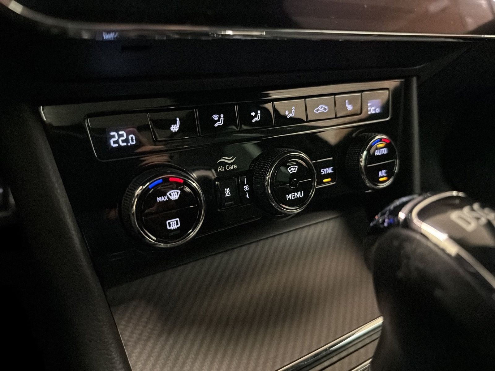 Fahrzeugabbildung SKODA Superb Combi 1.4 TSI Sportline iV AHK|Pano|SD|LM