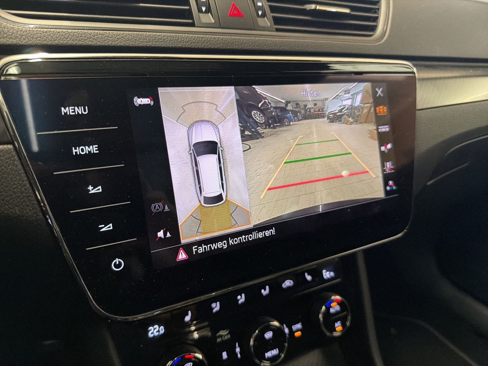 Fahrzeugabbildung SKODA Superb Combi 1.4 TSI Sportline iV AHK|Pano|SD|LM