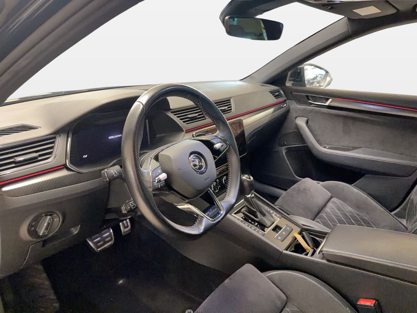 Fahrzeugabbildung SKODA Superb Combi 1.4 TSI Sportline iV AHK|Pano|SD|LM