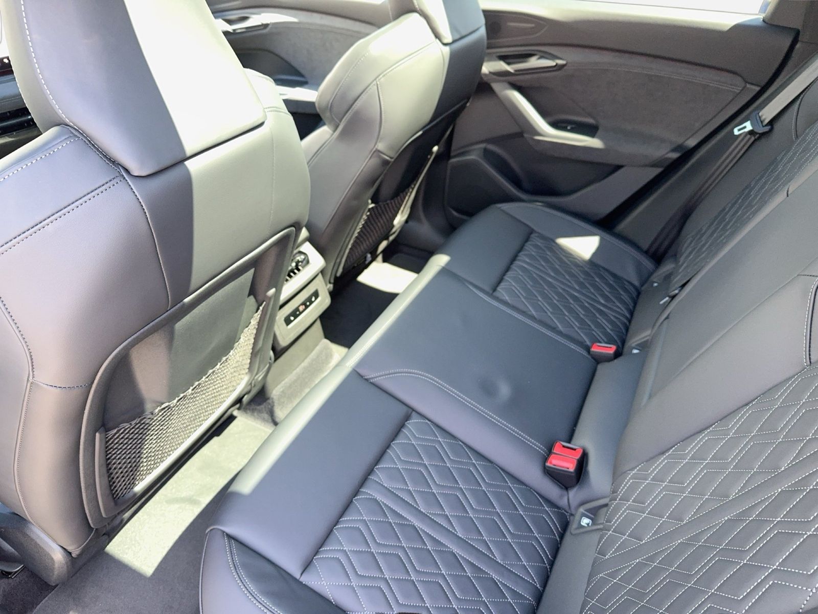 Fahrzeug autohaus mense Fahrzeugabbildung Audi Q6 e-tron quattro S-Line business Matrix|B&O