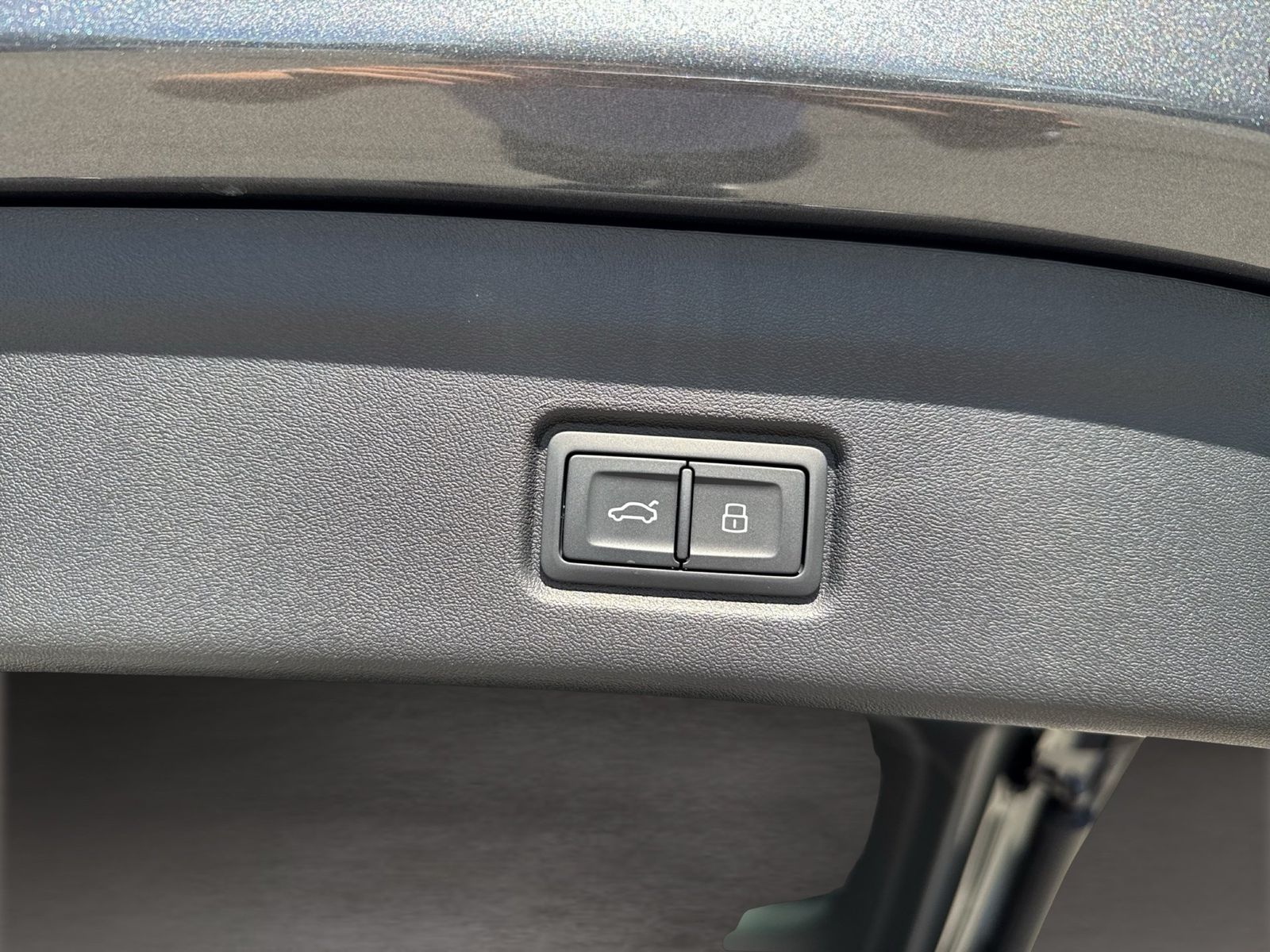 Fahrzeug autohaus mense Fahrzeugabbildung Audi Q6 e-tron quattro S-Line business Matrix|B&O