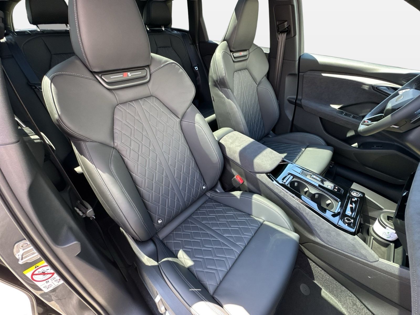Fahrzeug autohaus mense Fahrzeugabbildung Audi Q6 e-tron quattro S-Line business Matrix|B&O