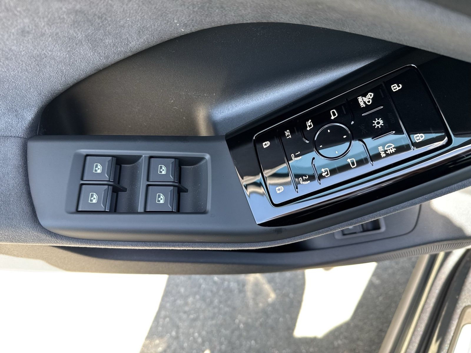 Fahrzeug autohaus mense Fahrzeugabbildung Audi Q6 e-tron quattro S-Line business Matrix|B&O