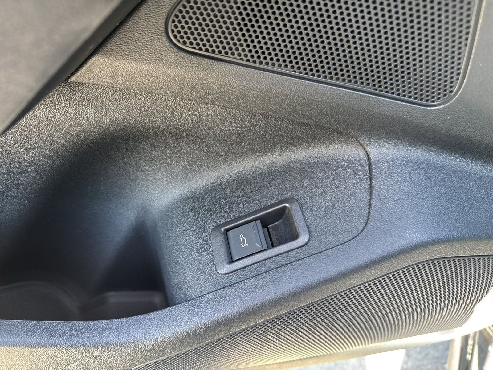 Fahrzeug autohaus mense Fahrzeugabbildung Audi Q6 e-tron quattro S-Line business Matrix|B&O