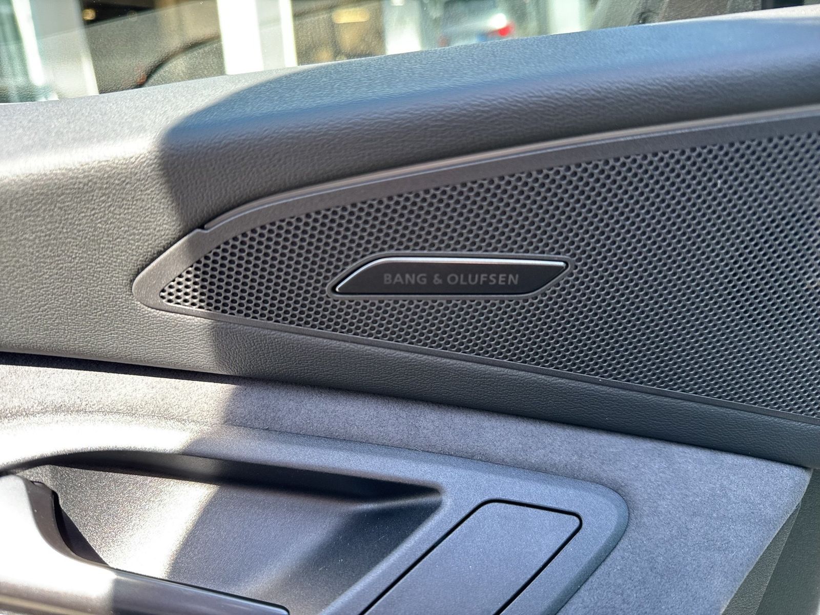 Fahrzeug autohaus mense Fahrzeugabbildung Audi Q6 e-tron quattro S-Line business Matrix|B&O