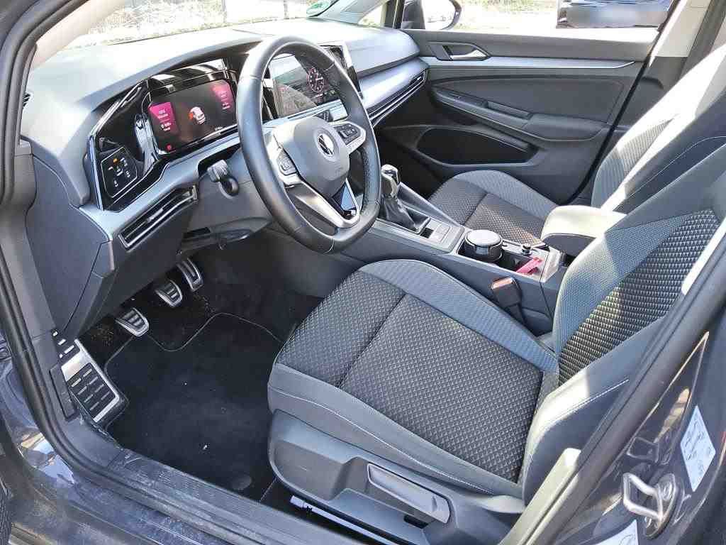 Fahrzeugabbildung Volkswagen Golf VIII 1.5TSI Life Active CarPlay|LED|Navi|LM