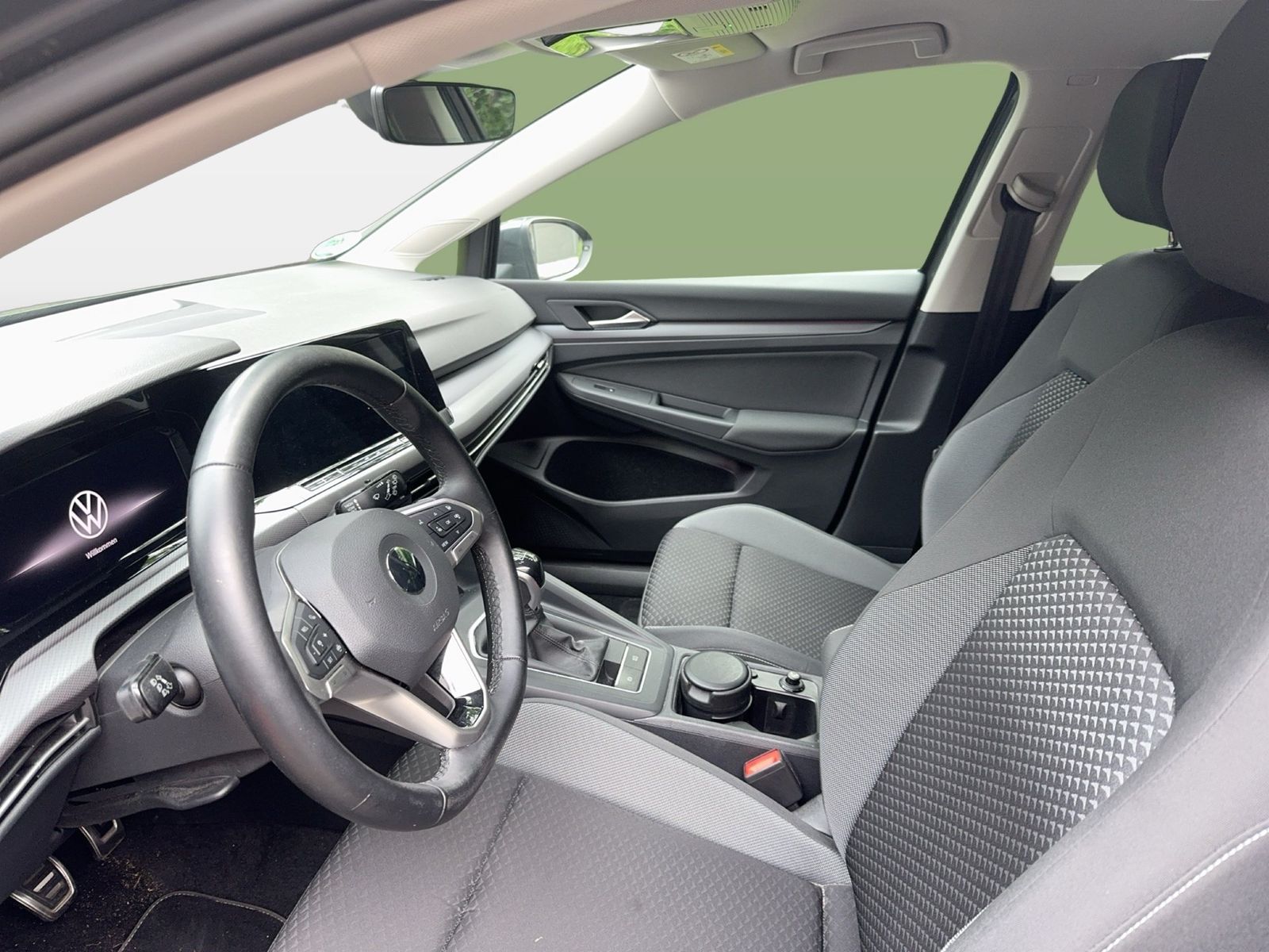 Fahrzeugabbildung Volkswagen Golf VIII 1.5TSI Life Active CarPlay|LED|Navi|LM