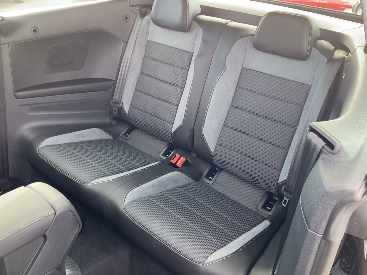 Fahrzeugabbildung Volkswagen T-Roc Cabriolet R-Line 1.5 l TSI OPF DSG AHK