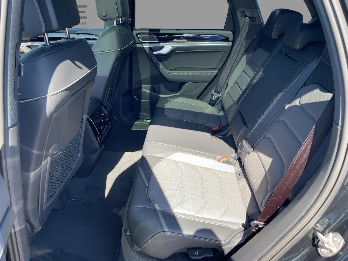 Fahrzeugabbildung Volkswagen Touareg V6 TDI 4M R-Line Final Edition AHK Luftf