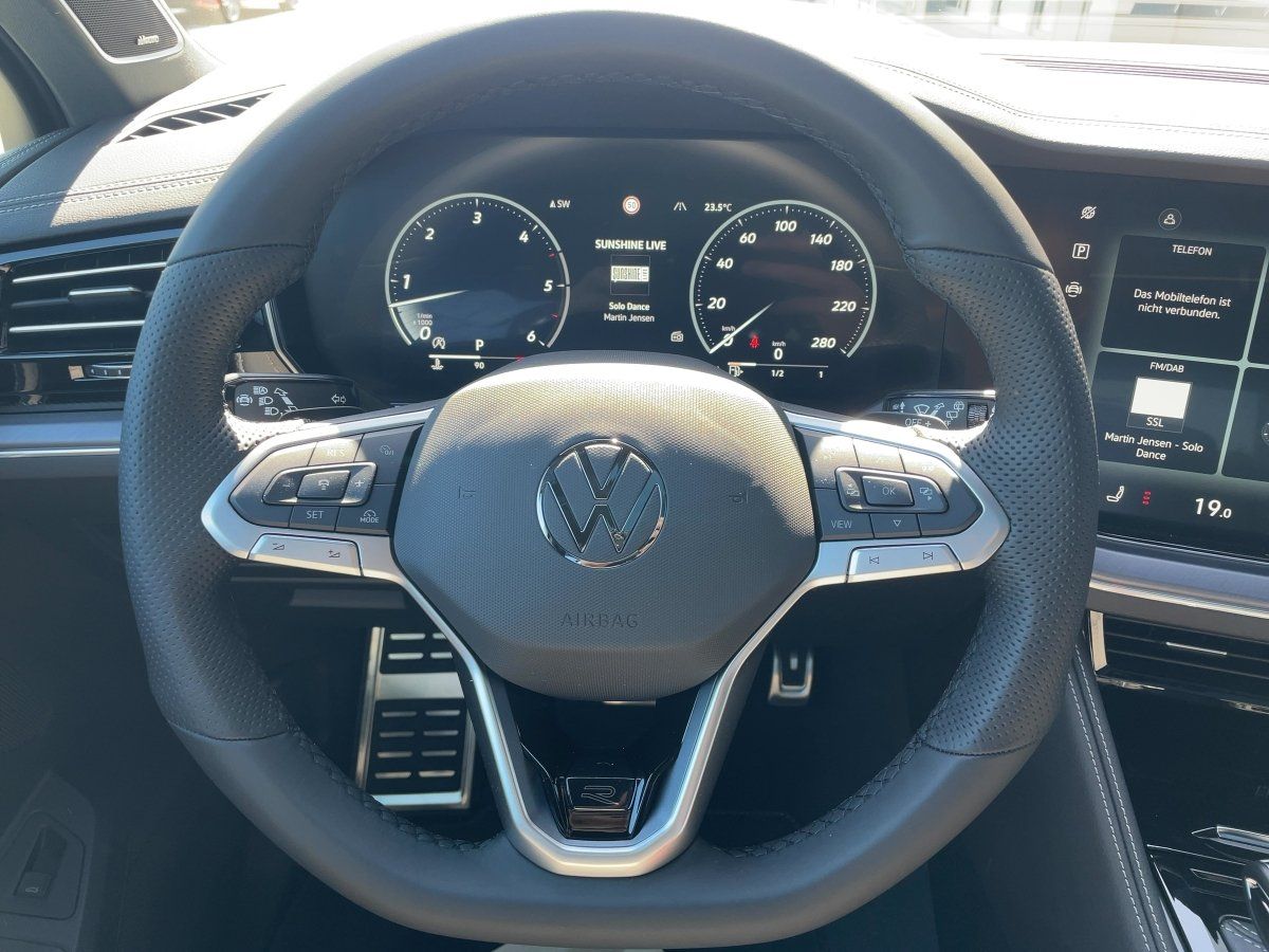 Fahrzeugabbildung Volkswagen Touareg V6 TDI 4M R-Line Final Edition AHK Luftf