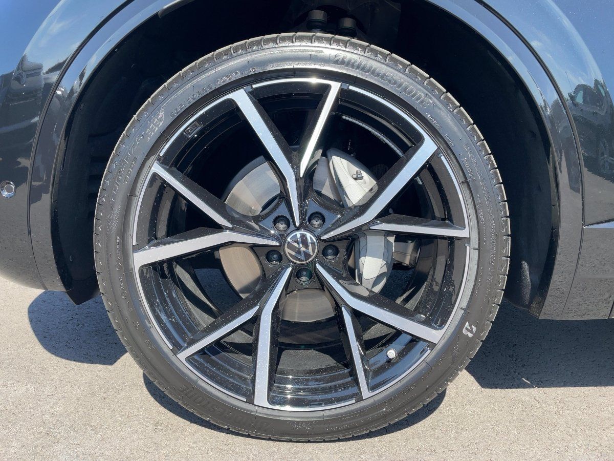 Fahrzeugabbildung Volkswagen Touareg V6 TDI 4M R-Line Final Edition AHK Luftf