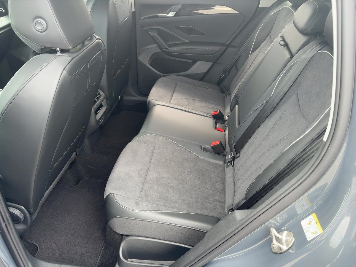 Fahrzeug autohaus mense Fahrzeugabbildung Volkswagen Tiguan Elegance 1.5 l eTSI OPF DSG AHK Nav GJR - mit KI generiert/bearbeitet