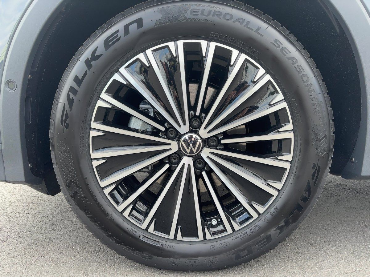 Fahrzeug autohaus mense Fahrzeugabbildung Volkswagen Tiguan Elegance 1.5 l eTSI OPF DSG AHK Nav GJR - mit KI generiert/bearbeitet