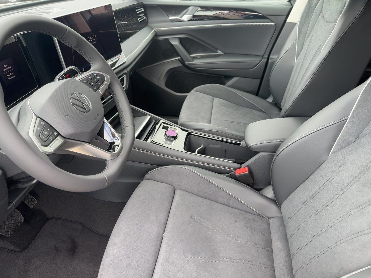 Fahrzeugabbildung Volkswagen Tiguan 1.5 eHybrid Elegance AHK Navi Ganzjahresr