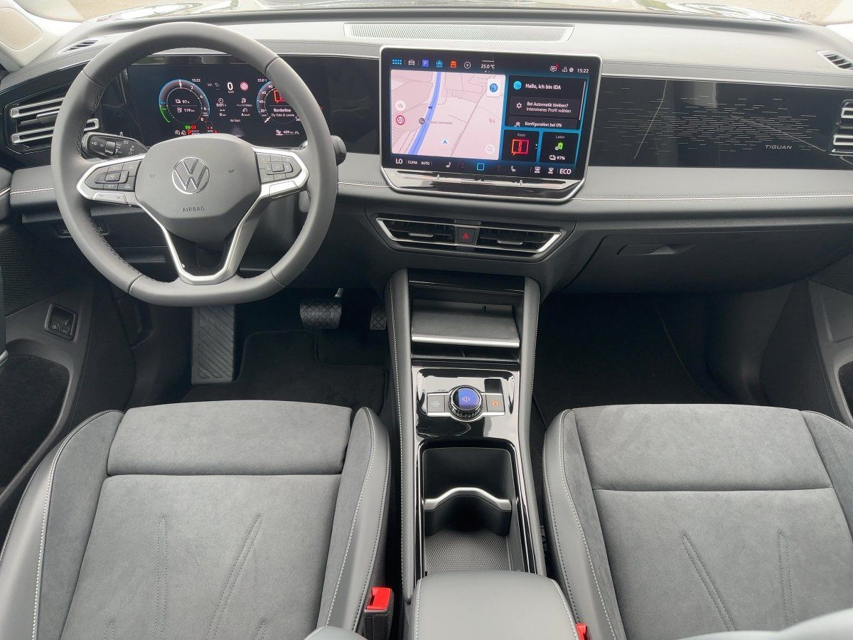 Fahrzeugabbildung Volkswagen Tiguan 1.5 eHybrid Elegance AHK Navi Ganzjahresr