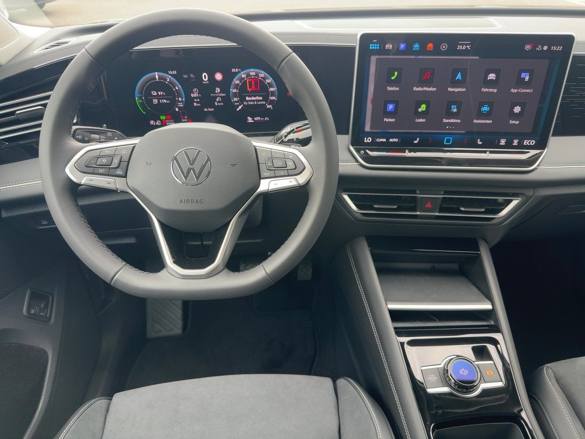 Fahrzeugabbildung Volkswagen Tiguan 1.5 eHybrid Elegance AHK Navi Ganzjahresr
