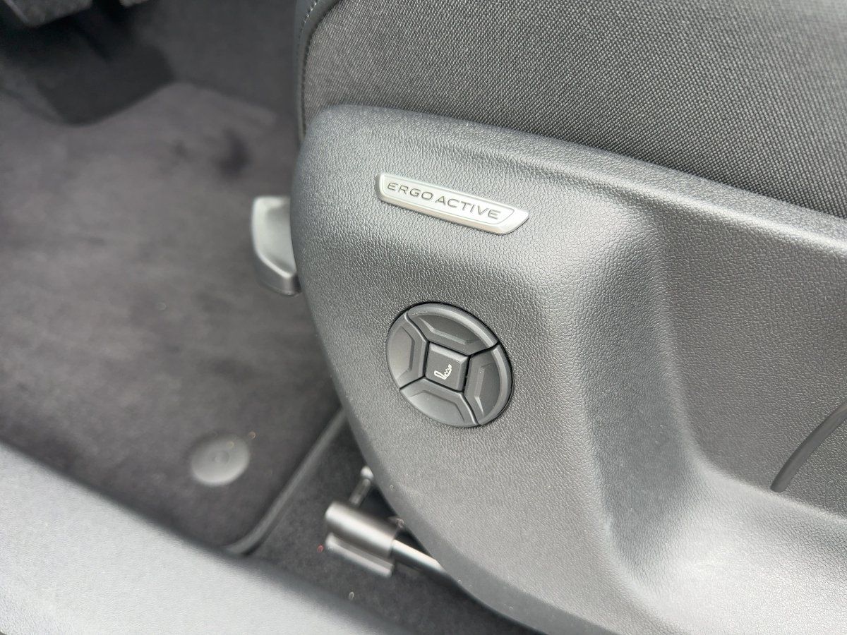 Fahrzeugabbildung Volkswagen Tiguan 1.5 eHybrid Elegance AHK Navi Ganzjahresr