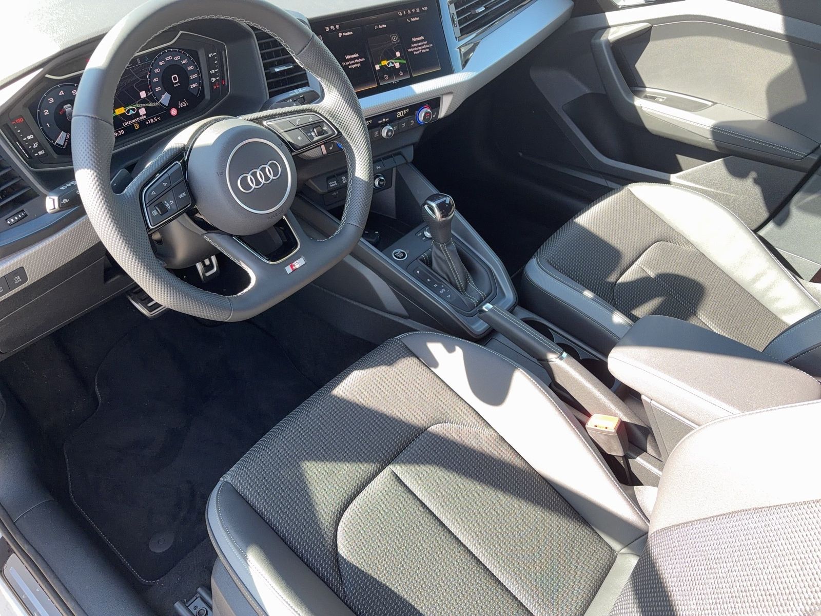 Fahrzeugabbildung Audi A1 Sportback S line 40 TFSI 152(207) S tronic Ca - mit KI generiert/bearbeitet