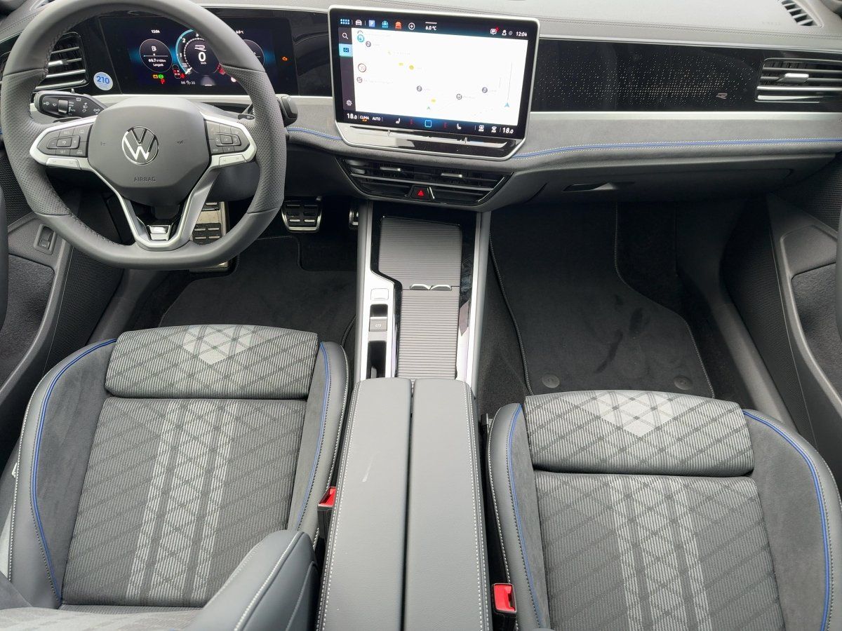 Fahrzeugabbildung Volkswagen Passat R-Line 2.0 l TDI DSG IQ.Light|Matrix|AHK