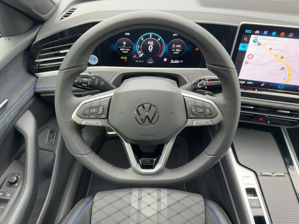 Fahrzeugabbildung Volkswagen Passat R-Line 2.0 l TDI DSG IQ.Light|Matrix|AHK