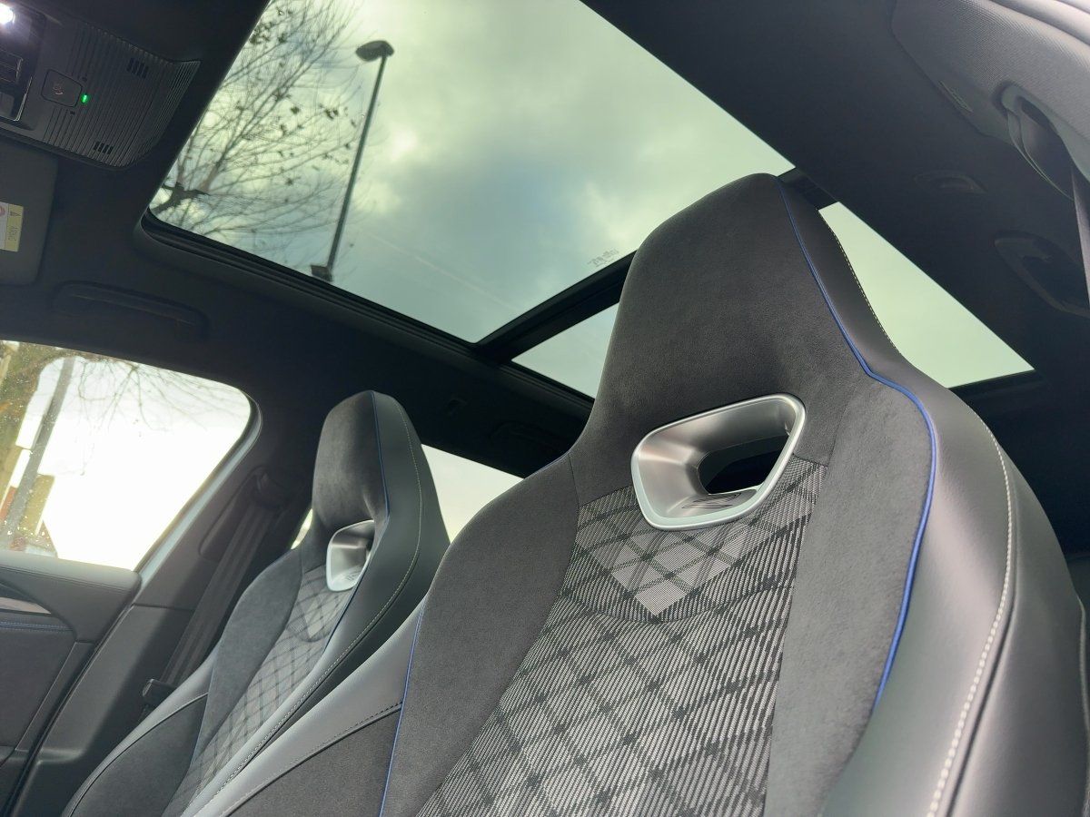Fahrzeugabbildung Volkswagen Passat R-Line 2.0 l TDI DSG IQ.Light|Matrix|AHK