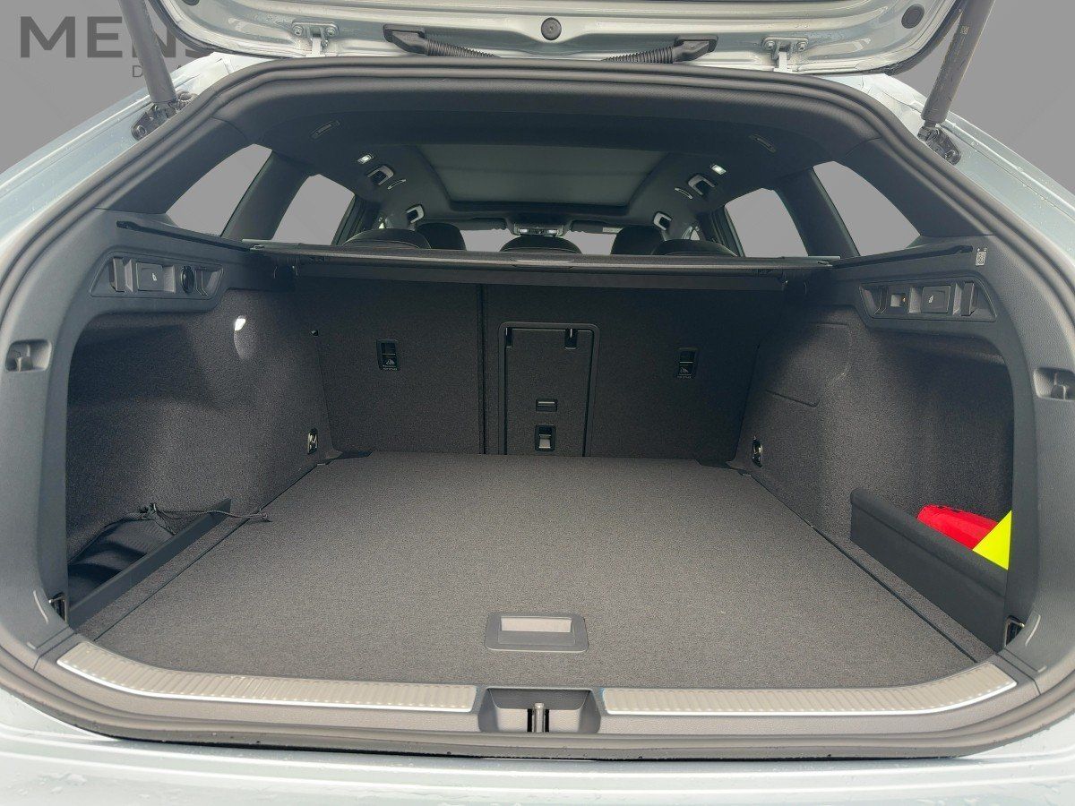 Fahrzeugabbildung Volkswagen Passat R-Line 2.0 l TDI DSG IQ.Light|Matrix|AHK