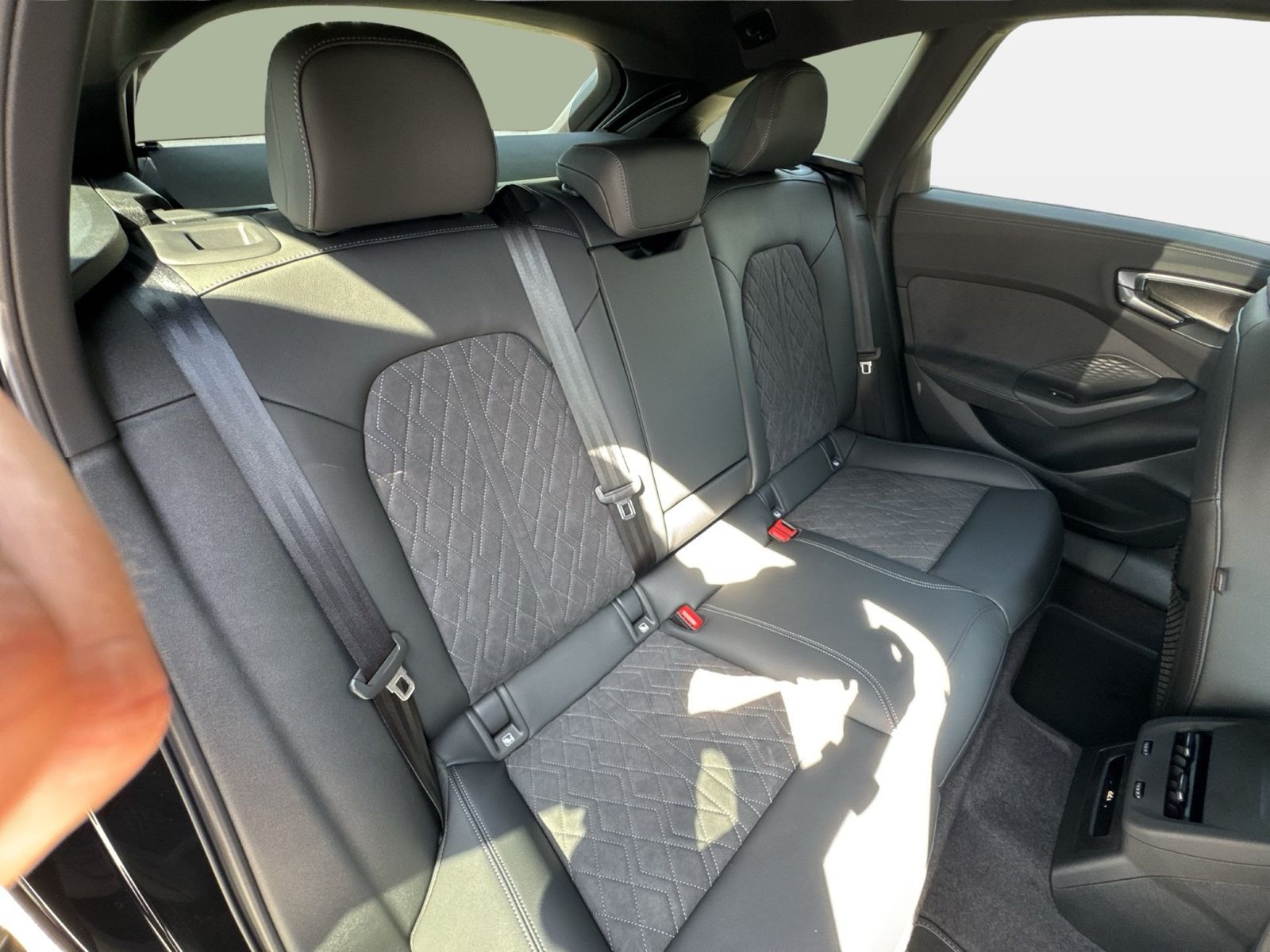 Fahrzeugabbildung Audi A5 Avant ehhybrid quattro Matrix B&O CarPlay