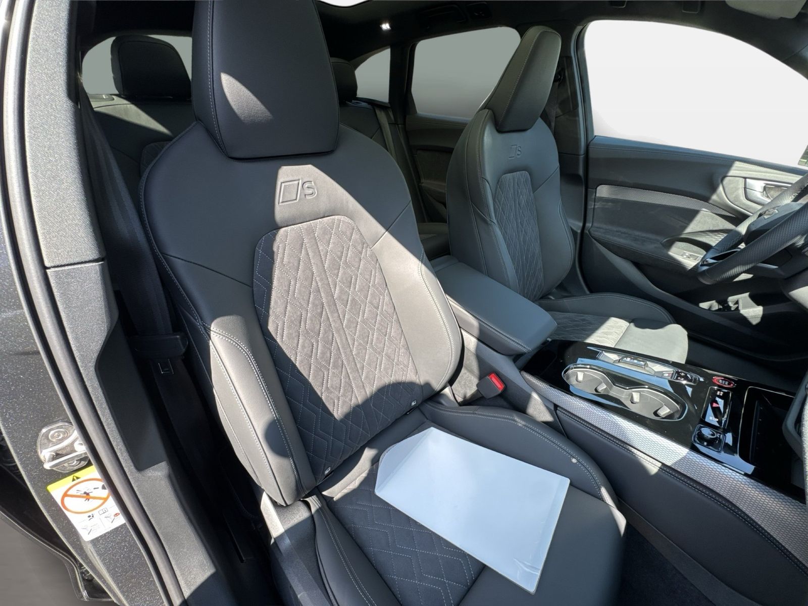 Fahrzeugabbildung Audi A5 Avant e-hybrid quattro 270 kW S tronic Matrix