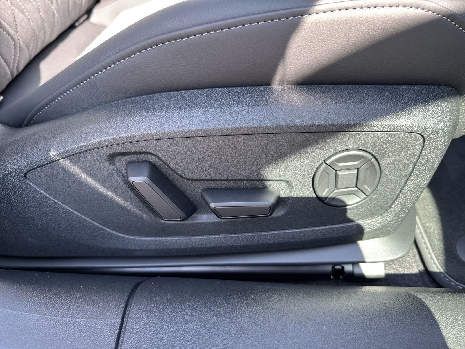 Fahrzeugabbildung Audi A5 Avant e-hybrid quattro 270 kW S tronic Matrix