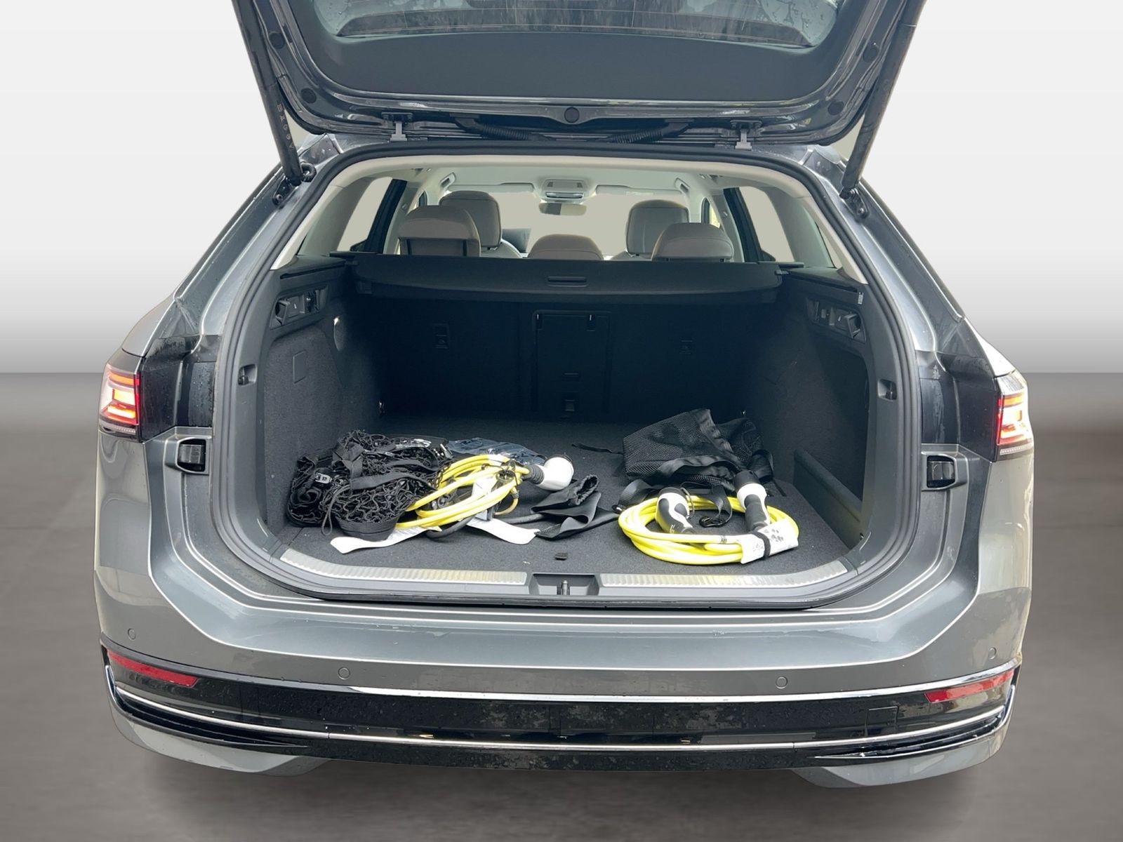 Fahrzeugabbildung Volkswagen Passat Variant 1.5 TSI eHybrid DSG Elegance AHK