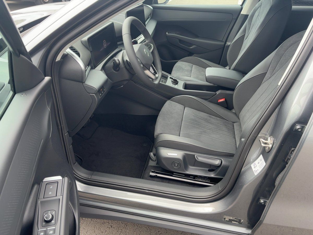 Fahrzeug autohaus mense Fahrzeugabbildung Volkswagen T-Roc Style 1.5 l eTSI OPF DSG AHK Nav eKlappe G - mit KI generiert/bearbeitet