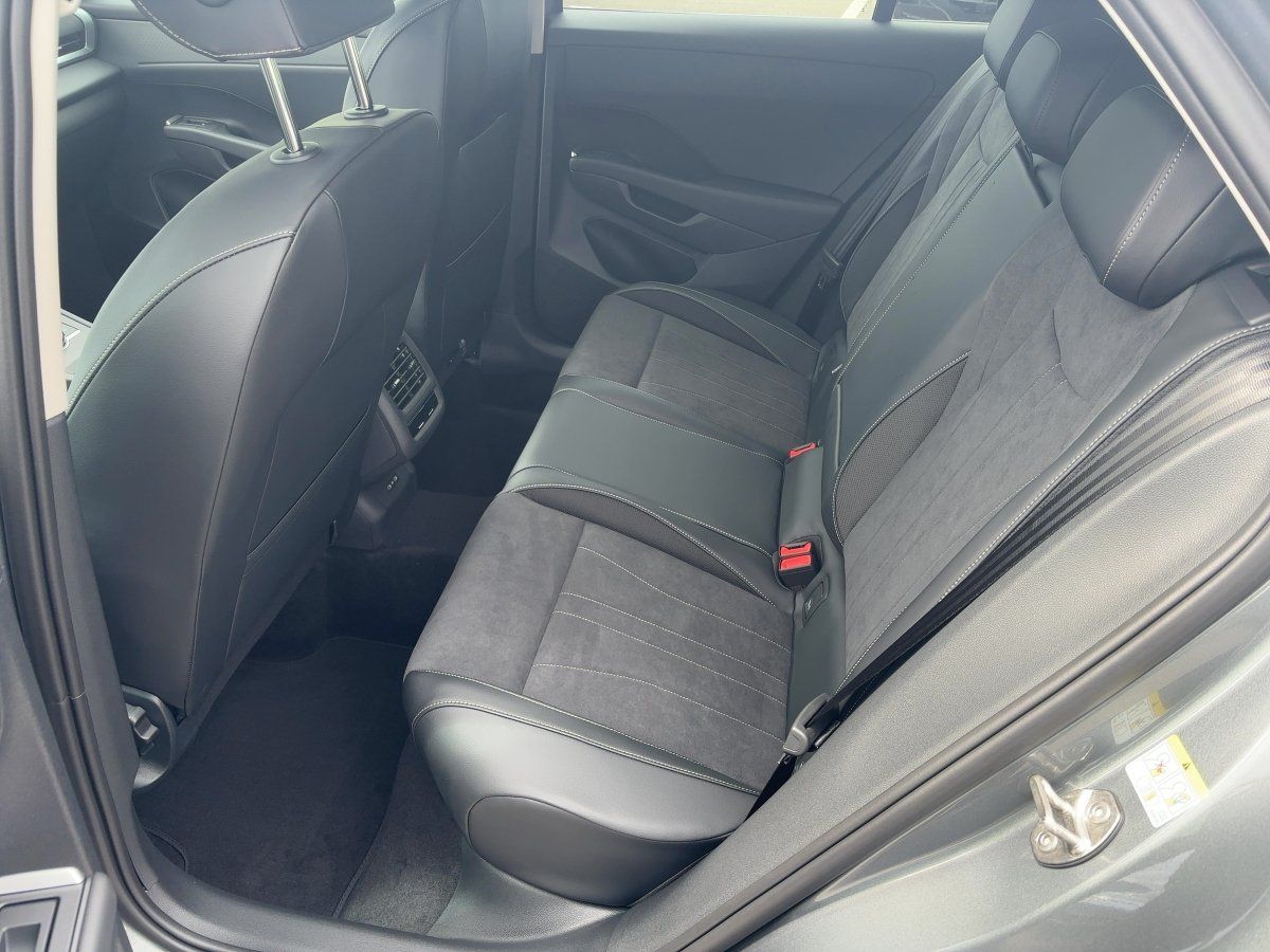 Fahrzeug autohaus mense Fahrzeugabbildung Volkswagen T-Roc Style 1.5 l eTSI OPF DSG AHK Nav eKlappe G - mit KI generiert/bearbeitet