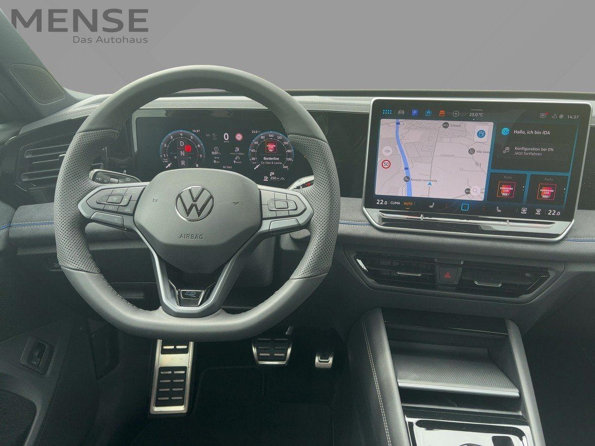 Fahrzeugabbildung Volkswagen Tiguan R-Line 1.5 l eTSI OPF DSG AHK Nav BlackSt - mit KI generiert/bearbeitet