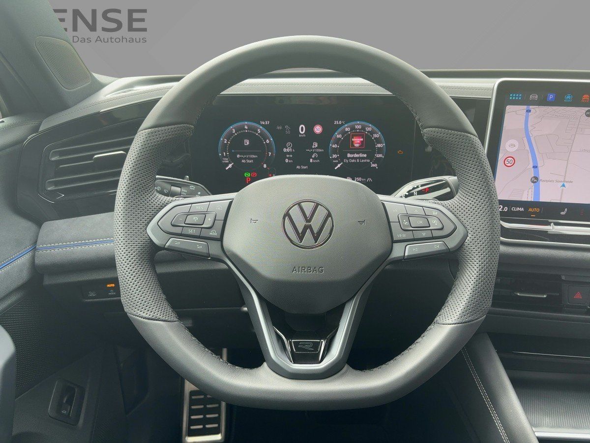 Fahrzeugabbildung Volkswagen Tiguan R-Line 1.5 l eTSI OPF DSG AHK Nav BlackSt - mit KI generiert/bearbeitet