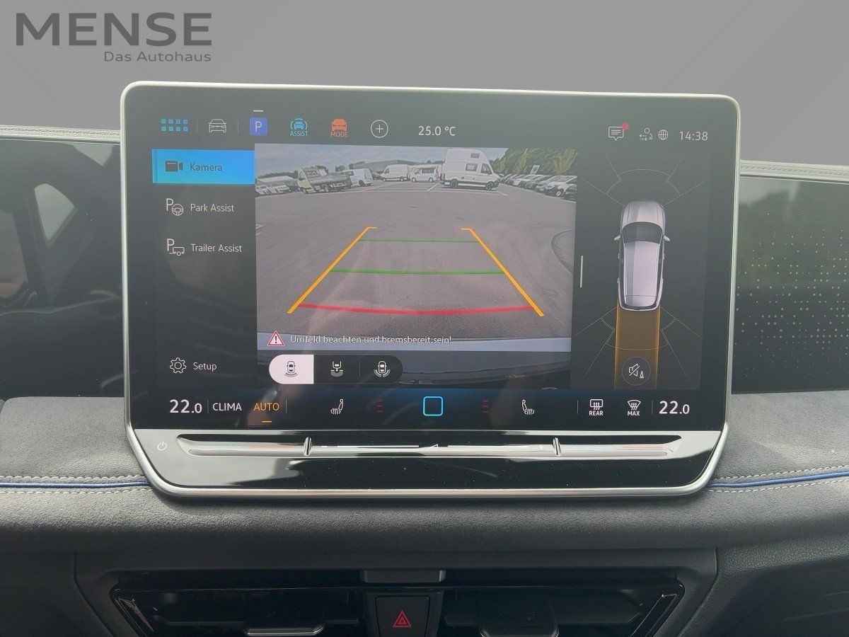 Fahrzeugabbildung Volkswagen Tiguan R-Line 1.5 l eTSI OPF DSG AHK Nav BlackSt - mit KI generiert/bearbeitet