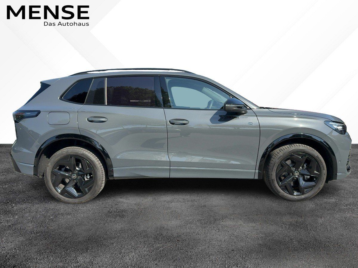Fahrzeugabbildung Volkswagen Tiguan R-Line 1.5 l eHybrid OPF / 85 kW (115 PS) - mit KI generiert/bearbeitet