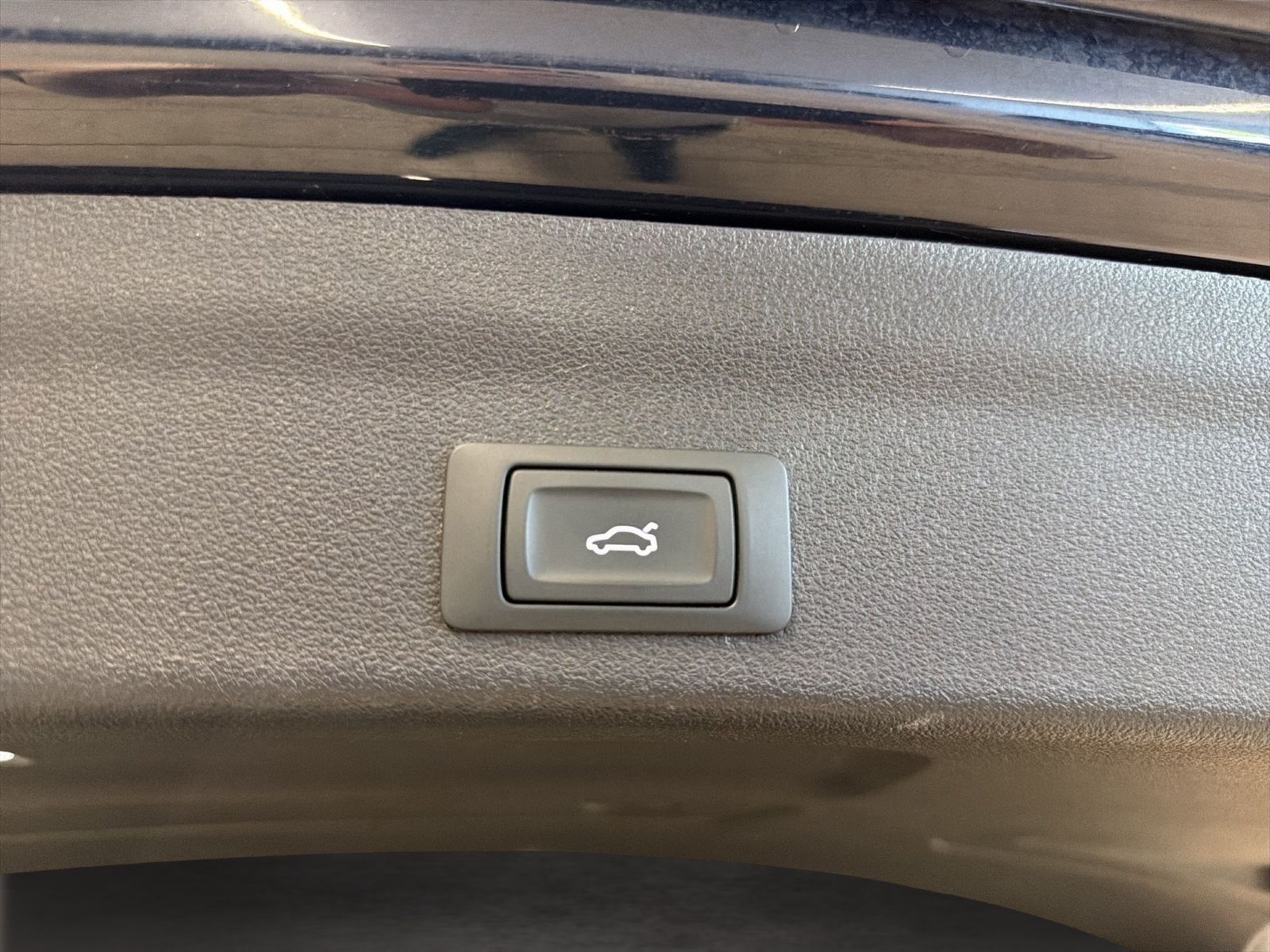 Fahrzeug autohaus mense Fahrzeugabbildung Audi A6 Avant 50 TFSI e quattro sport 2022 Matrix AHK