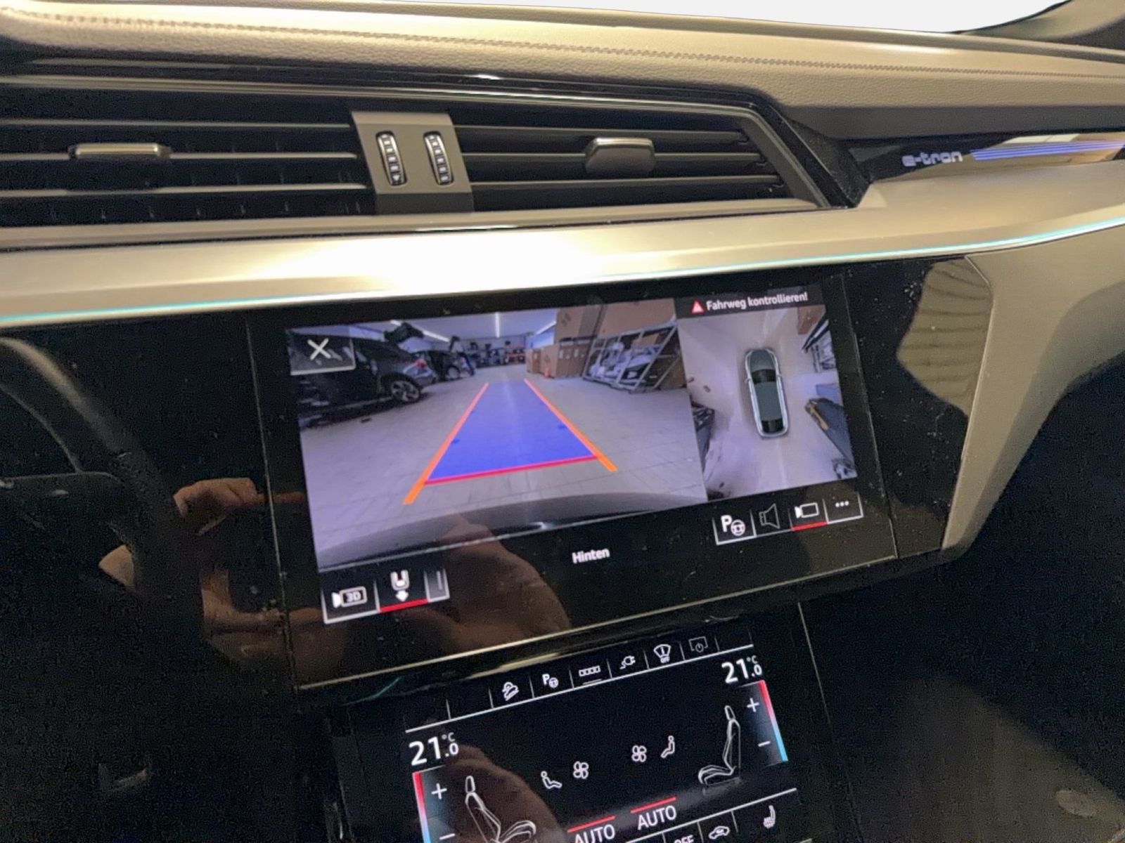 Fahrzeugabbildung Audi Q8 Sportback e-tron 50 quattro S line 2025 B&O