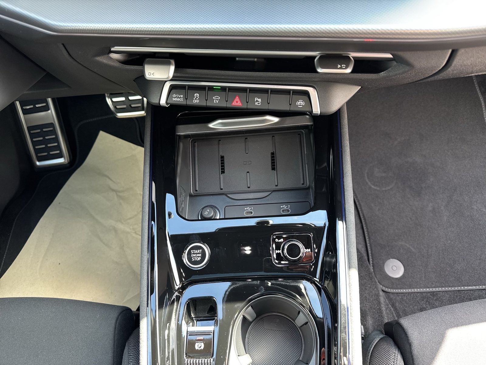 Fahrzeug autohaus mense Fahrzeugabbildung Audi Q3 Sportback e-hybrid 200 kW S tronic AHK Pano