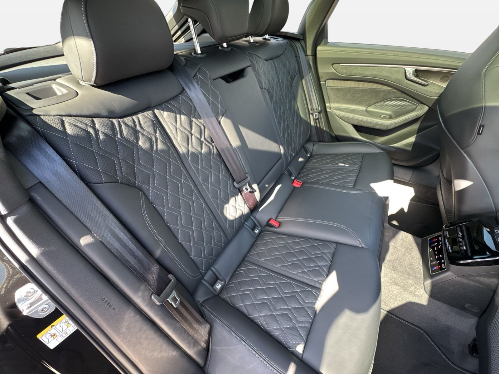 Fahrzeugabbildung Audi A6 Avant edition one TDI quattro 220 kW S tronic - mit KI generiert/bearbeitet