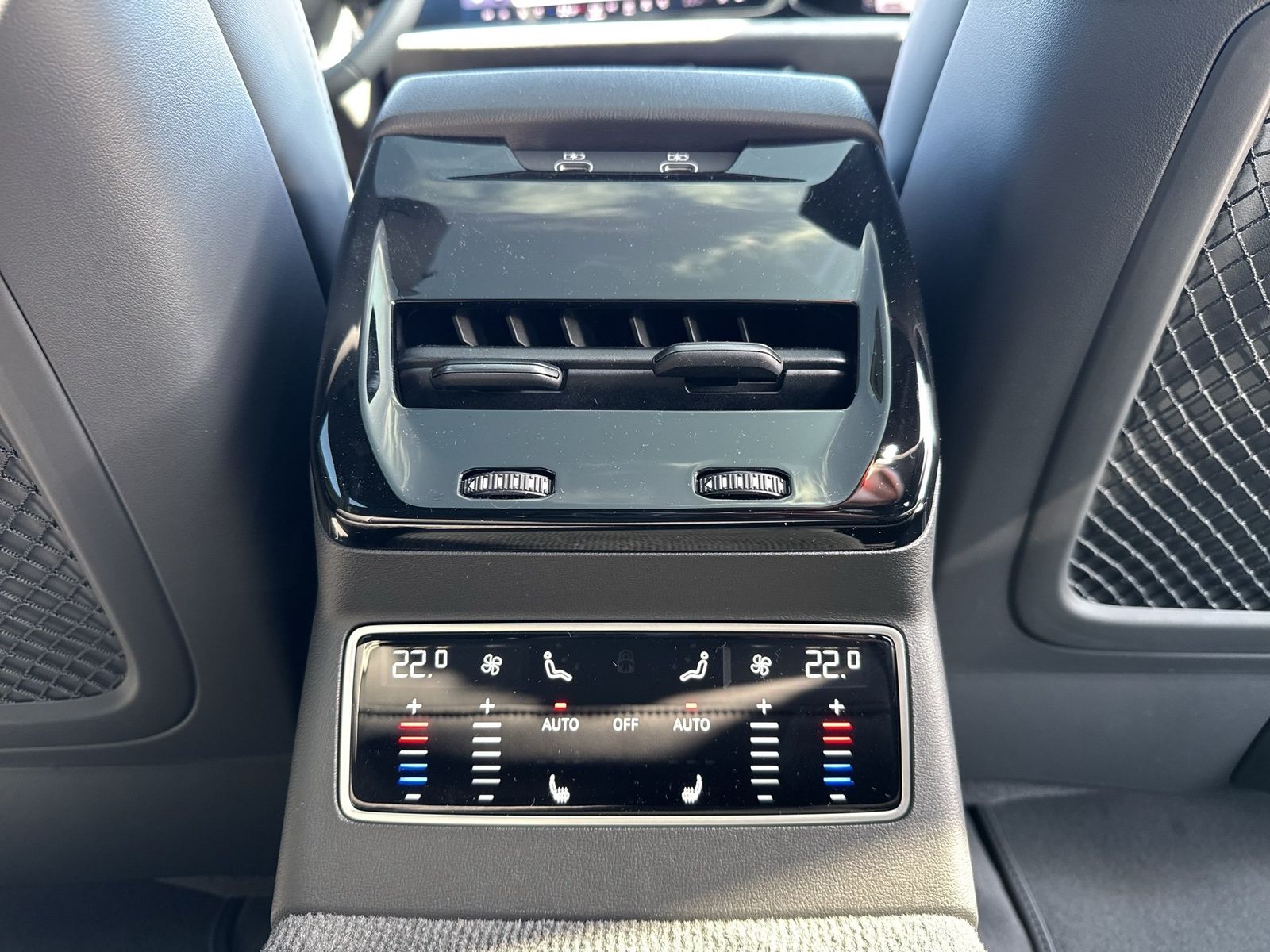 Fahrzeugabbildung Audi A6 Avant edition one TDI quattro 220 kW S tronic - mit KI generiert/bearbeitet