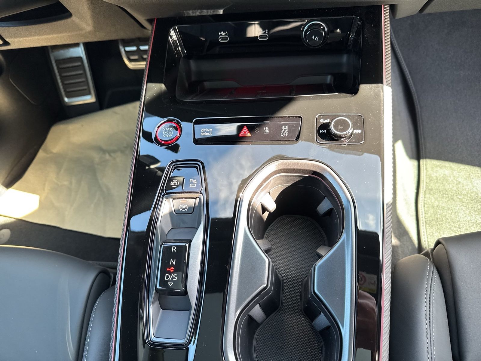 Fahrzeugabbildung Audi A6 Avant edition one TDI quattro 220 kW S tronic - mit KI generiert/bearbeitet