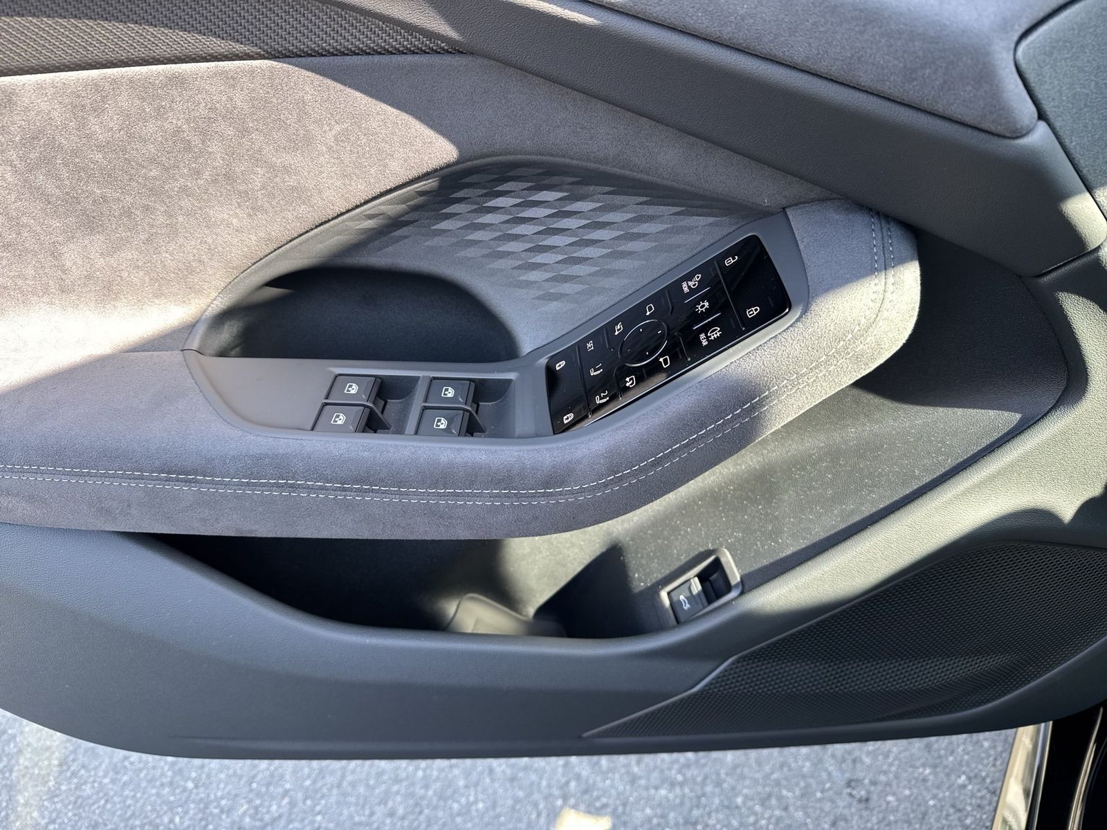 Fahrzeugabbildung Audi A6 Avant edition one TDI quattro 220 kW S tronic - mit KI generiert/bearbeitet