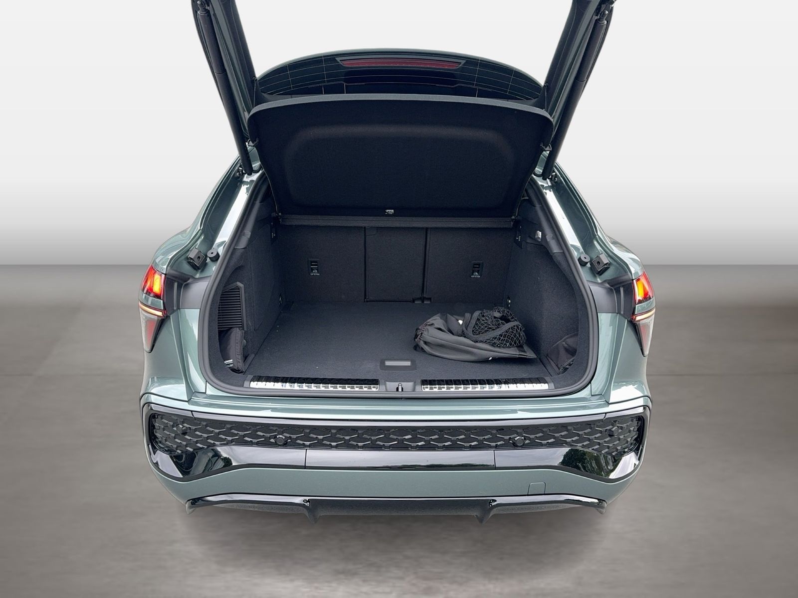 Fahrzeugabbildung Audi Q3 Sportback e-hybrid 200 kW S tronic Matrix AHK