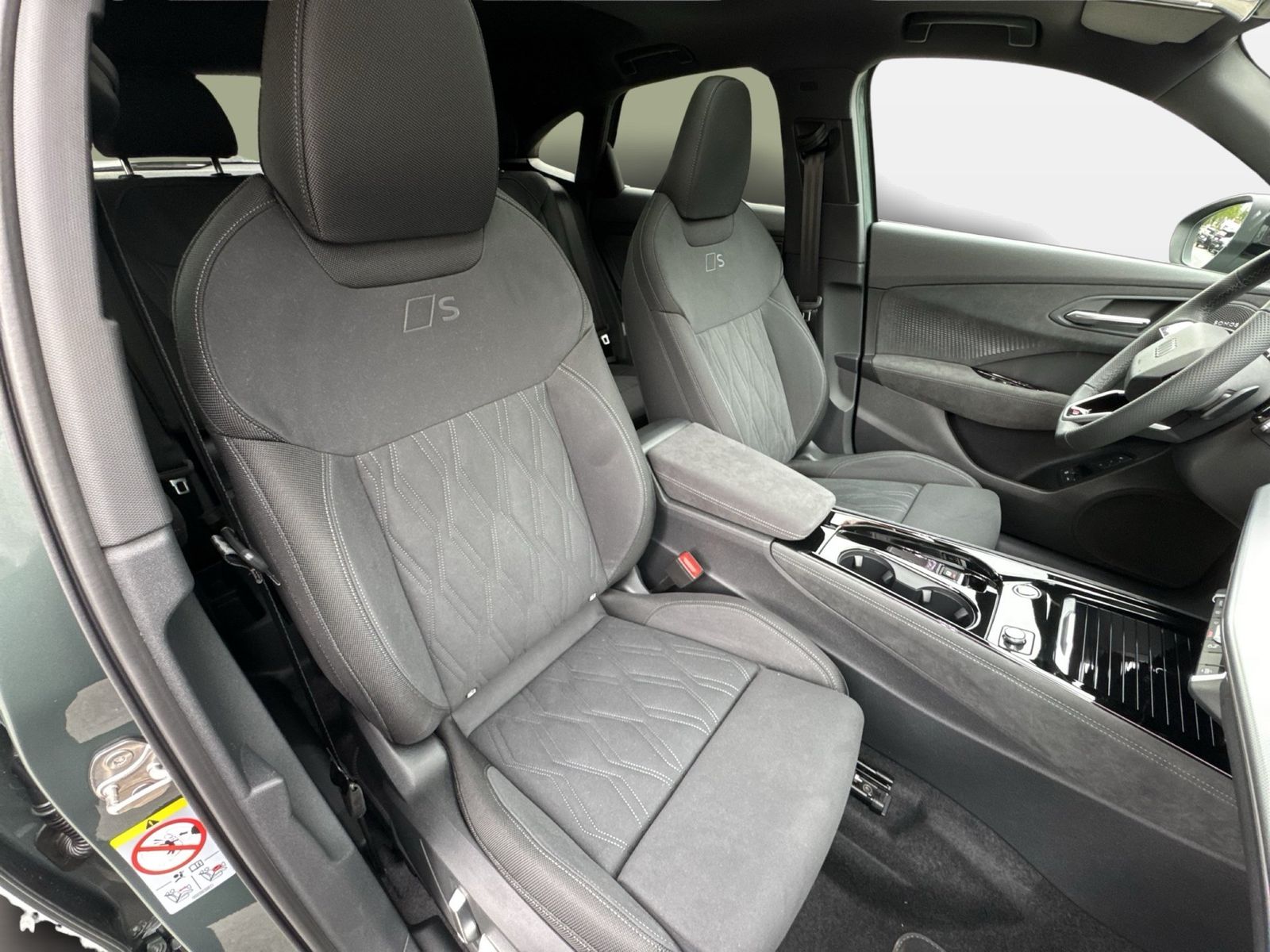 Fahrzeugabbildung Audi Q3 Sportback e-hybrid 200 kW S tronic Matrix AHK