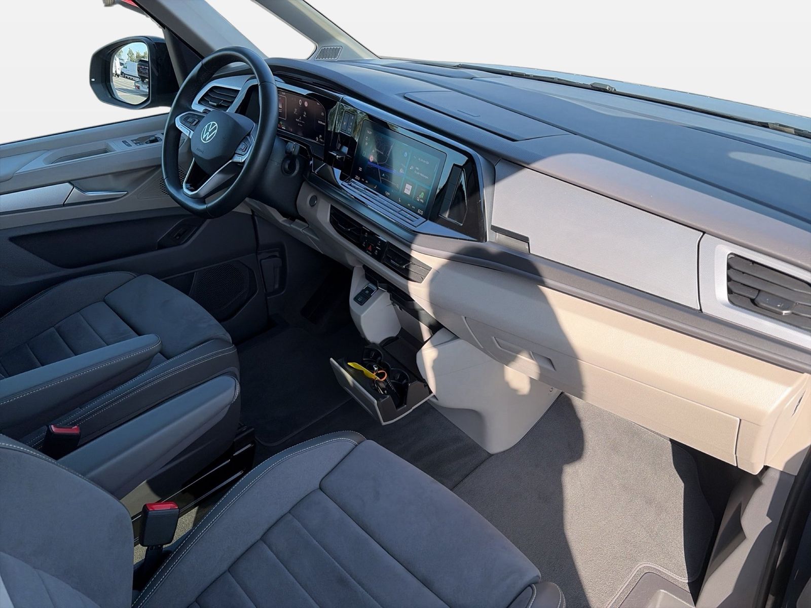 Fahrzeug autohaus mense Fahrzeugabbildung Volkswagen California T7 Beach 180Hyb AR IQ.Light Matrix - mit KI generiert/bearbeitet