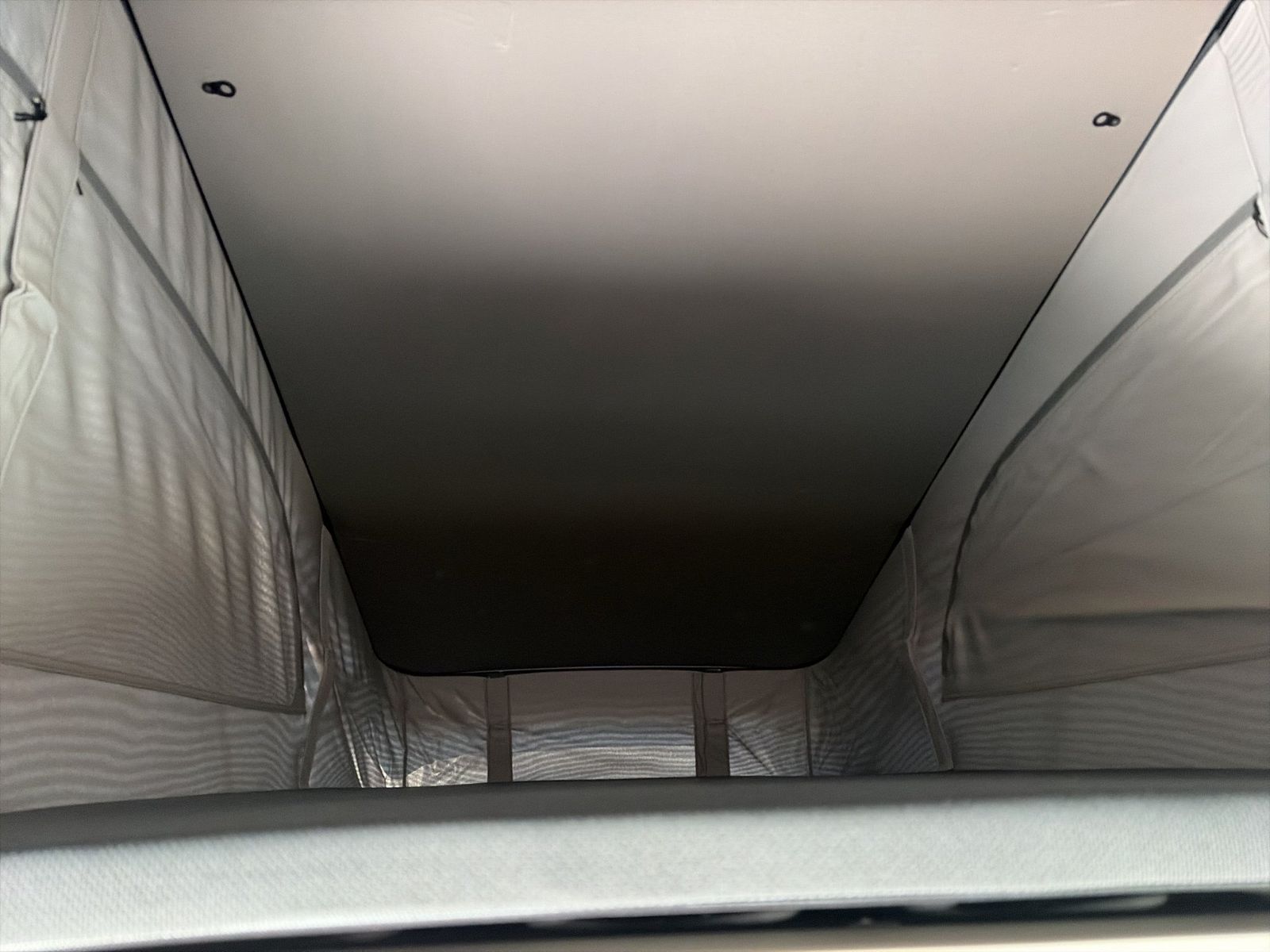 Fahrzeug autohaus mense Fahrzeugabbildung Volkswagen California T7 Beach 180Hyb AR IQ.Light Matrix - mit KI generiert/bearbeitet