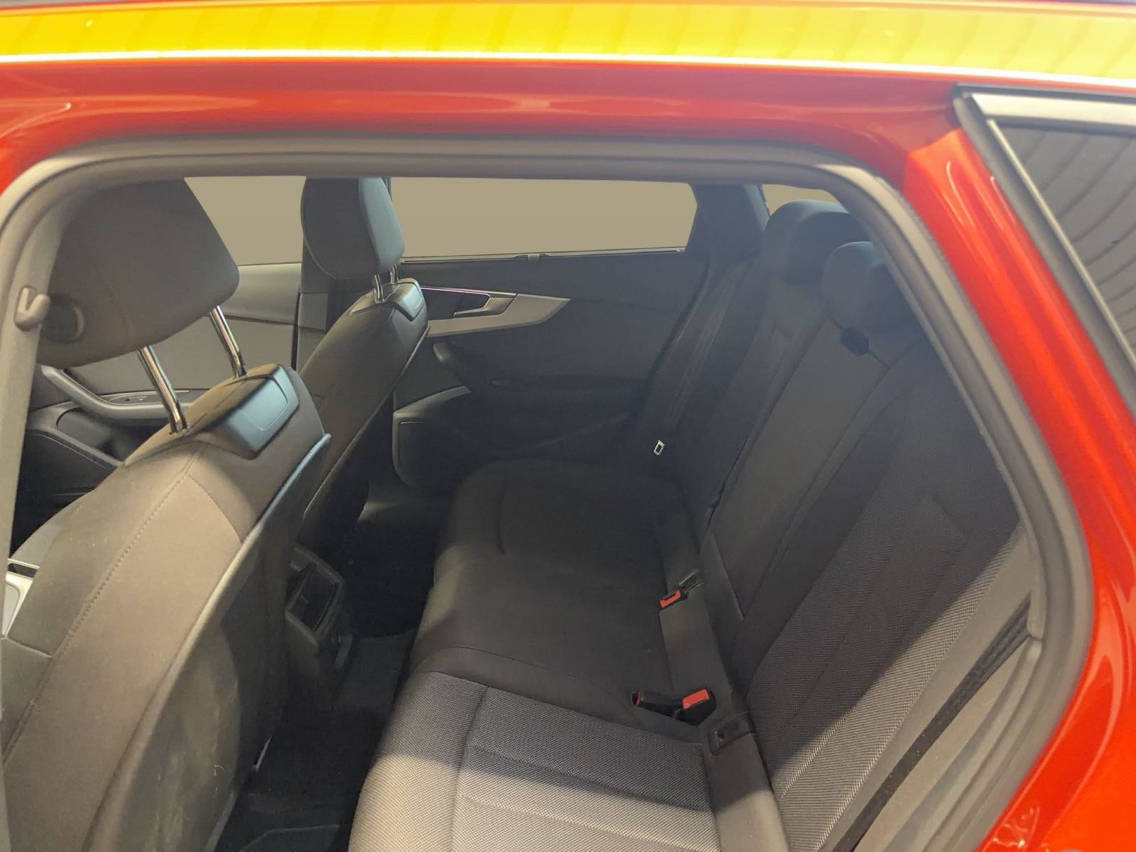 Fahrzeug autohaus mense Fahrzeugabbildung Audi A4 Avant 40 2.0 TDI S-Line AHK LED Navi DynLicht