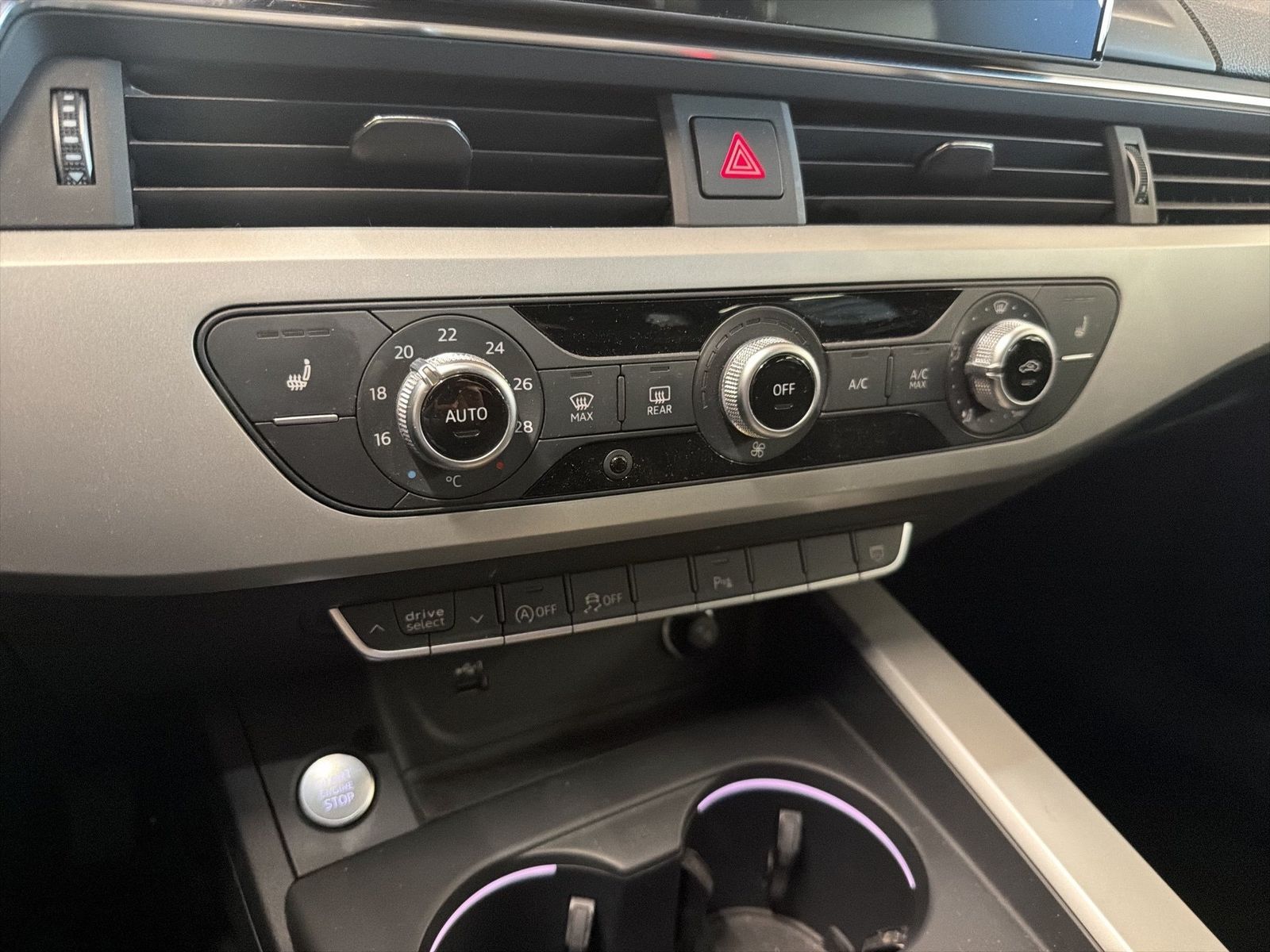 Fahrzeug autohaus mense Fahrzeugabbildung Audi A4 Avant 40 2.0 TDI S-Line AHK LED Navi DynLicht
